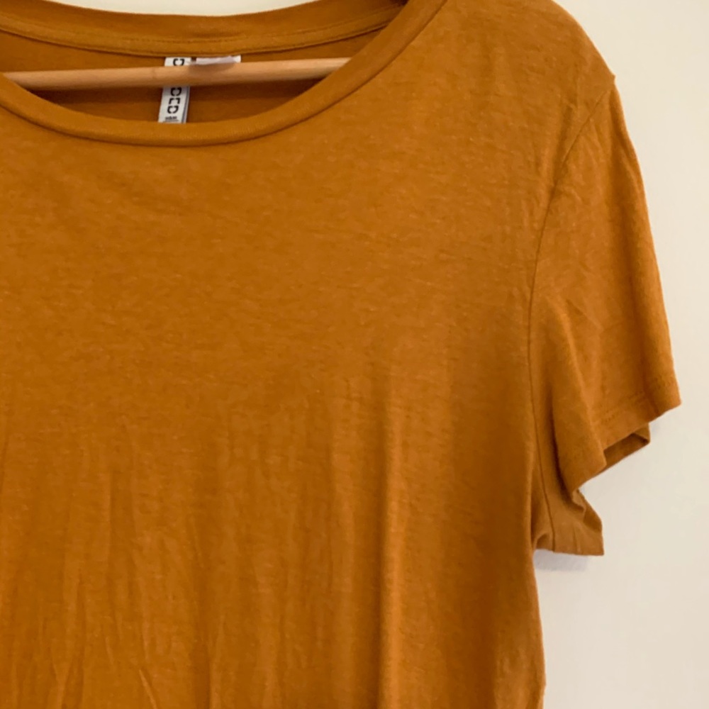 H&M tee - Picture 2 of 3